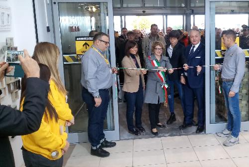 Debora Serracchiani (Presidente Regione Friuli Venezia Giulia), Linda Tomasinsig (Sindaco Gradisca d'Isonzo) e Massimo Pulcinelli (Presidente Bricofer Italia e Ottimax Italia) all'inaugurazione di Ottimax - Gradisca d'Isonzo 11/11/2017